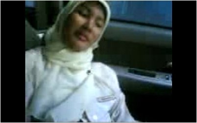 jilbab mobil hot